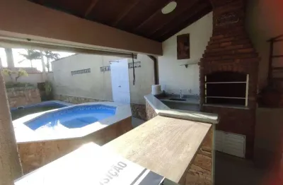 Excelente casa com 4 suítes e piscina em praia grande!