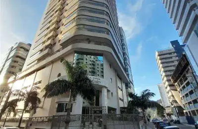 Excelente apartamento em prédio de alto padrão com 03 dormitórios, sendo 03 suítes, sacada gourmet, lazer completo. o imóvel está localizado no canto do forte, bairro que se destaca por toda sua infra