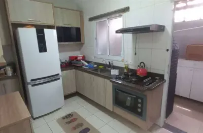 Ótima casa com 3 dormitórios no bairro vila mirim em praia grande!