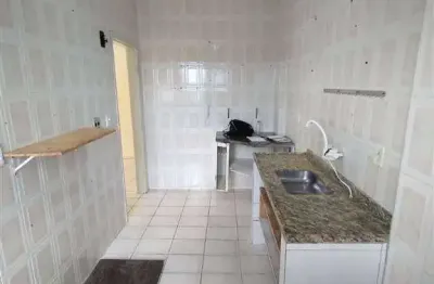 Excelente apartamento de 02 dormitórios, 01 banheiro social, sacada, churrasqueira coletiva e 01 vaga de garagem. o imóvel está localizado no vilamar na vila caiçara, bairro que vem recebendo e cada v