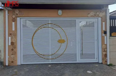 Excelente casa geminada de 02 dormitórios, sendo 01 suíte, 02 vagas de garagem com piscina na vila caiçara