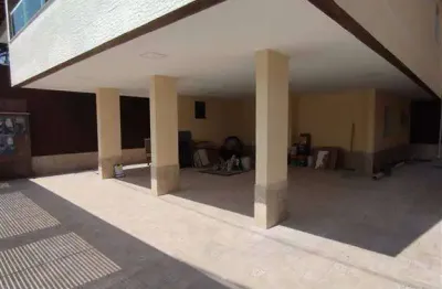 Excelente casa de condomínio sobreposta alta com 02 dormitórios, 01 banheiro social e 01 vaga de garagem coletiva. o imóvel está localizado no ribeirópolis, bairro que tem recebido muita valorização a