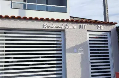 Excelente casa de condomínio sobreposta alta com 02 dormitórios, 01 vaga de garagem e espaço para depósito. o imóvel está localizado no parque das américas, bairro que vem se valorizando através de re