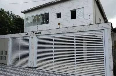 Excelente casa de condomínio sobreposta alta com 02 dormitórios. o imóvel está localizado na vila sonia, bairro que tem recebido muita valorização através de recentes investimentos em praia grande pro