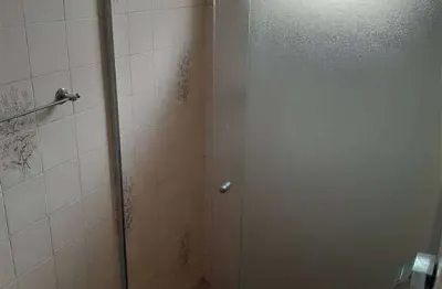 Excelente casa no jardim melvi com 02 dormitórios, 02 vagas de garagem e edícula.