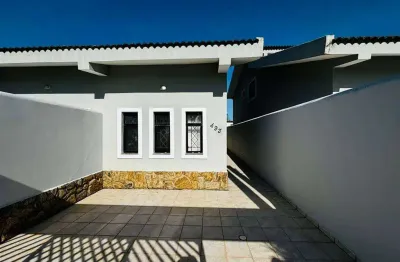 Excelente sobrado de 02 dormitórios no Balneário Maracanã.