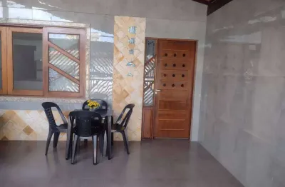Excelente casa reformada de 02 dormitórios, 02 vagas de garagem. o imóvel está localizado no vilamar na vila caiçara, bairro que vem recebendo e cada vez mais investimentos na infraestrutura, além de 
