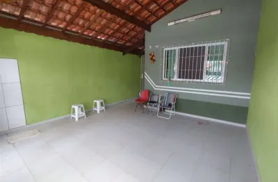 Excelente casa de 03 dormitórios, sendo 01 suíte, 02 vagas de garagem, reformada. o imóvel está localizado no balneário maracanã, localização que recebeu diversos investimentos na infraestrutura, prop