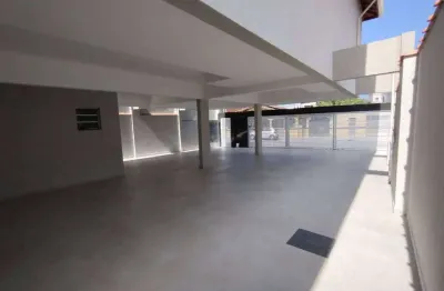 Excelente sobrado de condomínio com 02 dormitórios, 01 banheiro social, 01 lavabo e quintal privativo com churrasqueira. o imóvel está localizado no quietude, bairro que vem se valorizando através de 