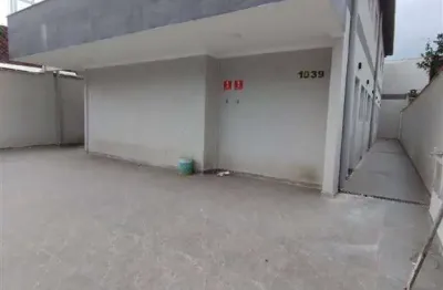 Excelente sobrado de condomínio com 02 dormitórios, 01 banheiro social, 01 lavabo e amplo quintal com churrasqueira. o imóvel está localizado na nova mirim, bairro que concentra vários serviços de edu