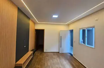 Linda casa geminada com 2 dormitórios no bairro vila assunção!