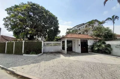 Excelente apartamento de 02 dormitórios, 01 vaga de garagem, o condomínio possui amplo espaço com piscina e parquinho todo gramado. o imóvel está localizado no balneário maracanã, localização que rece