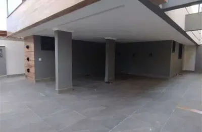 Excelente duplex de condomínio sendo 02 suítes, 02 sacadas, 01 lavabo e churrasqueira. o imóvel está localizado na vila mirim, localização que recebeu diversos investimentosna infraestrutura,proporcio