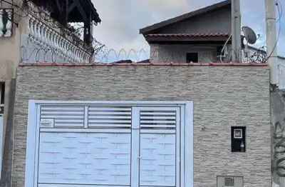 Excelente sobrado reformado e mobiliado com 05 suítes, 01 lavabo, 03 vagas de garagem. o imóvel está localizado na vila guilhermina, um dos bairros mais movimentados, tradicionais e procurados por tur