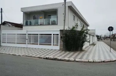 Excelente casa de condomínio sobreposta alta com sacada no bairro Maracanã, zona 1.