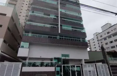 Excelente apartamento de 02 dormitórios, sendo 01 suíte, 01 vaga de garagem, sacada gourmet com churrasqueira e vista para o mar.O imóvel está localizado na Cidade Ocian, bairro mais tradicional de Pr