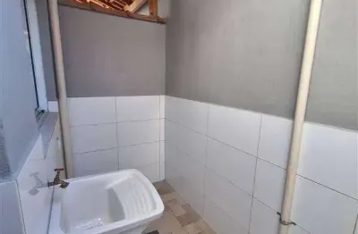 Excelente sobrado com 02 dormitórios no bairro tude bastos em praia grande!