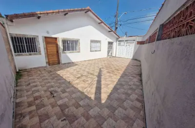 Excelente casa com 02 dormitórios no  bairro maracanã em praia grande!