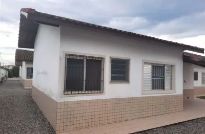 Excelente casa de condomínio de 02 dormitórios, 01 banheiro social, 01 vaga de garagem exclusiva. o imóvel está localizado na vila balneária, bairro que tem recebido muita valorização através de recen