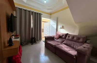Excelente casa de condomínio com 02 dormitórios no bairro esmeralda em praia grande!