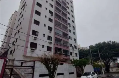 Excelente apartamento reformado de 03 dormitórios, sendo 01 suíte com closet, ampla sala, cozinha ampla, duas entradas uma social pela sala e outra de serviço pela cozinha, 01 vaga de garagem, e, disp