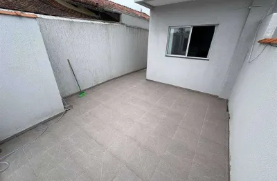 Lindo sobrado com 02 dormitórios no bairro vilamar em praia grande!