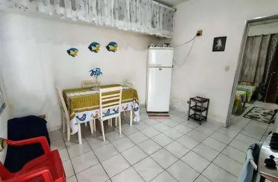Excelente casa tipo bangalô bem ampla e arejada com 01 dormitório e lavanderia separada. o imóvel está localizado na vila caiçara, bairro que vem recebendo e cada vez mais investimentos na infraestrut