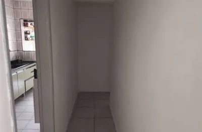 Excelente apartamento para locação de 02 dormitórios. o imóvel está localizado solemar, bairro que se valorizado através de recentes investimentos em praia grande, proporcionando mais comodidade e seg