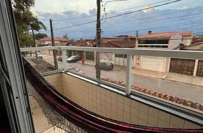 Excelente casa de condomínio sobreposta alta com 01 dormitório e sacada. o imóvel está localizado vila antartica, bairro que vem se valorizado através de recentes investimentos em praia grande, propor