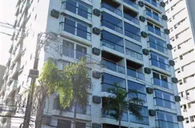 Excelente apartamento de 03 dormitórios, sendo 01 suíte, 02 sacadas, 01 vaga de garagem rotativa, prédio frente ao mar com vista livre. o imóvel está localizado no bairro itararé em são vicente, local