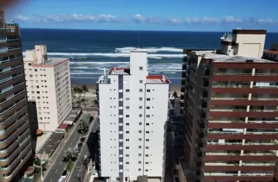 Excelente apartamento de alto padrão com 02 dormitórios, sendo 01 suíte, sacada gourmet com churrasqueira e vista pro mar. o imóvel está localizado na vila caiçara, bairro que vem recebendo e cada vez