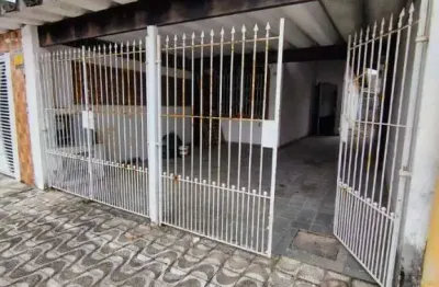 Excelente casa de geminada de 02 dormitórios com 03 vagas de garagem. o imóvel está localizado no jardim imperador, bairro que tem recebido muita valorização através de recentes investimentos em praia