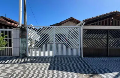 Casa de 3 dormitórios, 2 vagas, localizado na Balneário Maracanã