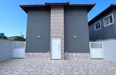 Excelente casa de condomínio com 02 dormitórios no bairro suarão em itanhaém!