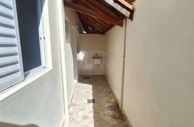 Excelente casa de condomínio 02 dormitórios no bairro nova mirim em praia grande!