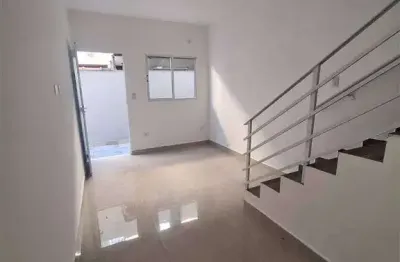 Execlente sobrado de condomínio com 02 dormitórios no bairro tude bastos em praia grande!