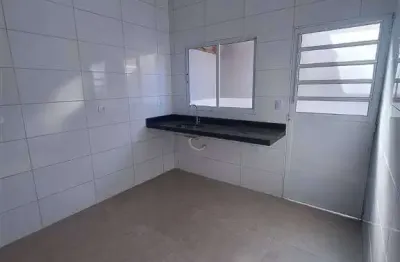 Excelente sobrado de condomínio com 02 dormitórios no bairro tude bastos em praia grande!