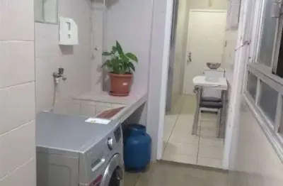 Excelente apartamento de 02 dormitórios, 01 banheiro social, 01 vaga de garagem e dependências de empregada. o imóvel está localizado no bairro do gonzaga, que é sinônimo de infraestrutura completa po