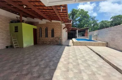 Excelente casa com 04 dormitórios, sendo 03 suítes, 03 vagas de garagem, piscina e amplo espaço com churrasqueira. o imóvel fica em mongaguá localização tranquila, proporcionando dias de descanso com 