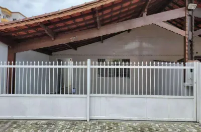 Excelente casa para locação de 02 dormitórios, sendo 01 suíte, ,2 vagas de garagem. o imóvel está localizado na vila caiçara, bairro que vem recebendo e cada vez mais investimentos na infraestrutura, 