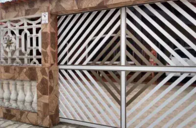 Excelente casa mobiliada com edícula, 3 dormitórios, piscina aquecida