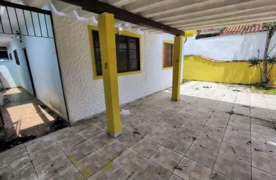 Ótima de 02 dormitórios, 01 banheiro social, 02 vagas de garagem. o imóvel está localizado na vila caiçara, bairro que vem recebendo e cada vez mais investimentos na infraestrutura, além de ter o terc