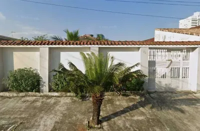 Casa à venda na Rua Santa Luzia, 137, Vila Caiçara, Praia Grande