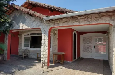 Excelente casa isolada de 3 dormitórios, piscina na vila caiçara!