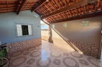 Excelente casa geminada com 02 dormitórios, 02 banheiros, 02 vagas de garagem e churrasqueira. O imóvel está localizado no Jardim Melvi, bairro que vem se valorizando através de recentes investimentos