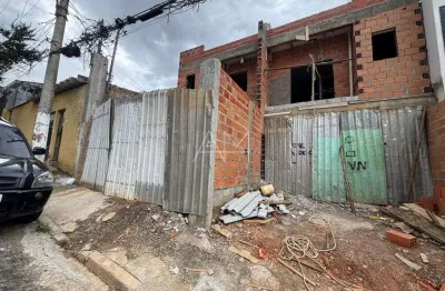 Sobrado novo 196m, 3 suítes, piscina e 4 vagas bairro chácara inglesa