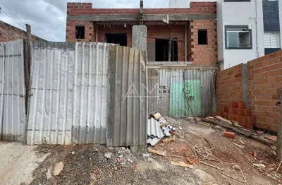 Sobrado novo 196m, 3 suítes, piscina e 4 vagas bairro chácara inglesa