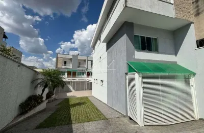 Sobrado em condomínio, 2 suítes, 2 vagas na vila junqueira santo andré