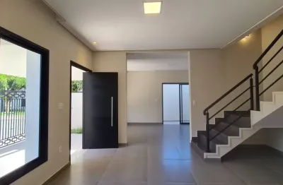 Casa nova, com 03 dormitórios sendo 01 suíte e 03 vagas de garagem