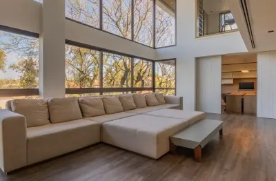 Casa ou cobertura multifunções com espaço ao ar livre com 04 suítes, 05 vagas e total conforto